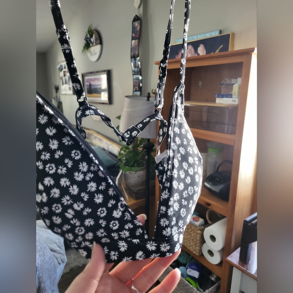 Size L Flowered Black Bikini Top